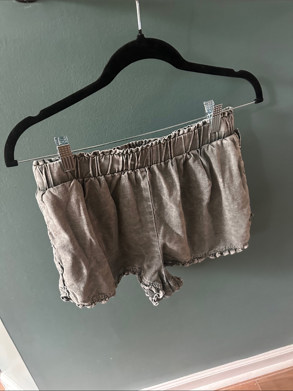 Mustard seed ruffle shorts 
Medium